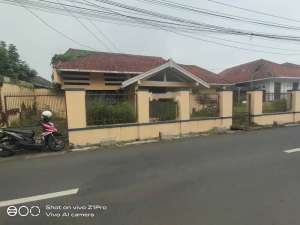 Rumah Lingkungan Nyaman Halaman Luas Selangkah Ke Alun Purwokerto lokasi di Purwokerto Barat, tersedia melalui melalui situs Olx