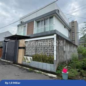 Rumah Mewah 2 Lt Full Furnish Lingkungan Perumahan Nyaman Gentan , tersedia melalui melalui situs Rumah123