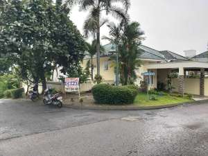 Rumah Mewah 2,5 Lantai di SentulView Asri, Hook, SHM, Harga Terbaik lokasi di Cibinong, tersedia melalui melalui situs Olx