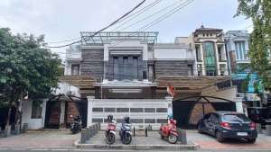 Rumah Mewah 3 Lantai Di Jalan Tebet Raya, Tebet. lokasi di Tebet, tersedia melalui melalui situs Olx