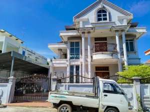 Rumah Mewah di Perum Greenland, Batam CentreFull FurnishLuas lokasi di Batam Kota, tersedia melalui melalui situs Olx