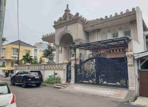 Rumah Mewah Hoek 2 Lantai Di Jl Pelepah Kuning Kelapa Gading Jakarta Utara lokasi di kelapa-gading, tersedia melalui melalui situs Lamudi