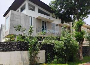 Rumah Mewah Hook San Antonio Pakuwon City Surabaya Timur lokasi di kalisari, tersedia melalui melalui situs Lamudi