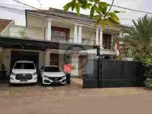 rumah mewah jl Boulevard dkt Cipinang indah mall lokasi di Jatinegara, tersedia melalui melalui situs Olx