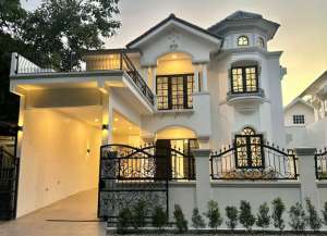 RUMAH MEWAH SIAP HUNI DI DELTA MAS CIKARANG PUSAT lokasi di ",
          price: `2500000000`,
          currency: `IDR`
    };


    let pageData = {
        viewPhoneModalField: , tersedia melalui melalui situs Lamudi