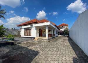 RUMAH MEWAH TANAH SUPER LUAS DEKAT SEKOLAH AL-AZHAR YOGYAKARTA lokasi di ngaglik-1, tersedia melalui melalui situs Lamudi