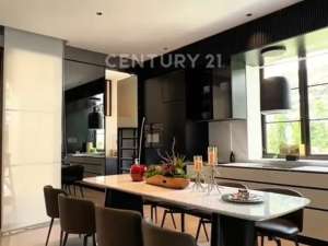 Rumah Mewah Tepi Danau 2 Lt Di Lippo Cikarang Dekat Area Bisnis lokasi di Cikarang Selatan, tersedia melalui melalui situs Olx