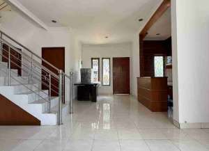 Rumah Mewah View Mewah Ujung Berung lokasi di ",
          price: `1410000000`,
          currency: `IDR`
    };


    let pageData = {
        viewPhoneModalField: , tersedia melalui melalui situs Lamudi