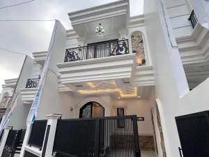 RUMAH MODEL CLASSIC MEWAH DI KOTA DEPOK lokasi di Tanjung Barat, tersedia melalui melalui situs Olx