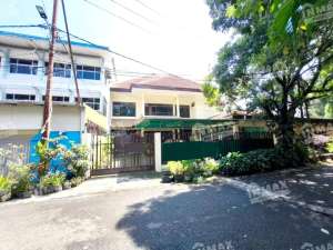 RUMAH NYAMAN JALAN GRESIK MALANG,DEKAT SMAK DEMPO,IJEN BOULEVARD lokasi di Klojen, tersedia melalui melalui situs Olx