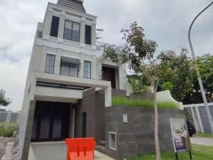 Rumah Pinewood, The Grand Kenjeran lokasi di Mulyorejo, tersedia melalui melalui situs Olx