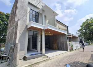 RUMAH SIAP HUNI 2 LANTAI DALAM PERUMAHAN DI JAKAL KM 10 lokasi di ngaglik-1, tersedia melalui melalui situs Lamudi