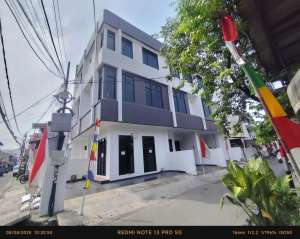 Rumah siap huni 3 lantai 5 menit dari halte busway Kemayoran lokasi di Sawah Besar, tersedia melalui melalui situs Olx