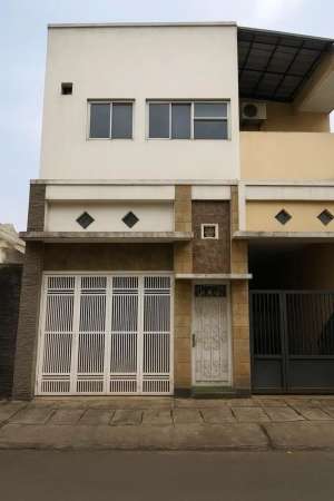 Rumah Siap Huni Murah SHM Lb180m2 Depok lokasi di Cimanggis, tersedia melalui melalui situs Olx