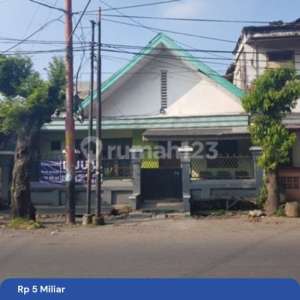 Rumah strategis untuk bisnis di depan BTC solo , tersedia melalui melalui situs Rumah123