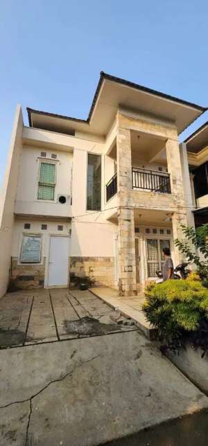 Rumah Taman Kencana Dekat Palem Lestari Luas 144 Bukan Sedayu Square lokasi di Cengkareng, tersedia melalui melalui situs Olx