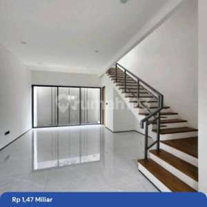 Rumah Tengah Kota Bandung Rumah Bagus SHM di Jl. Sekelimus Tengah No. 11, Batununggal, Bandung Kidul, Kota Bandung, Jawa Barat, Indonesia, 40266, Batununggal , tersedia melalui melalui situs Rumah123