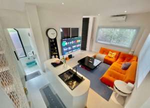 Rumah TownhouseSmart Home System Komplek Kampung Padi Dago Cisitu Bandung lokasi di ",
          price: `1400000000`,
          currency: `IDR`
    };


    let pageData = {
        viewPhoneModalField: , tersedia melalui melalui situs Lamudi