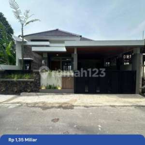 Rumah tropis modern di jakal km 13,dekat Al-Azhar chairo dan Kampus UII , tersedia melalui melalui situs Rumah123