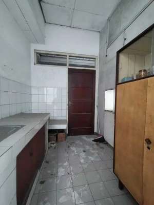 Rumah Tua di Cipinang Cempedak Jatinegara Jakarta Timur lokasi di Jatinegara, tersedia melalui melalui situs Olx