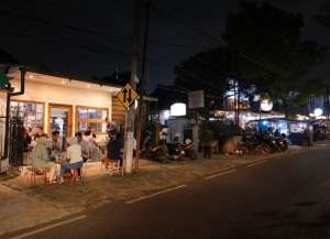 RUMAH USAHA STRATEGIS DI SAYAP RIAU COCOK UNTUK INVESTASI lokasi di bandung-wetan, tersedia melalui melalui situs Lamudi