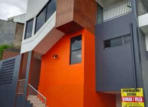 Rumah Villa Grahawangi Cihanjuang Dekat tempat wisata Curug Cimahi lokasi di ",
          price: `75000000`,
          currency: `IDR`
    };


    let pageData = {
        viewPhoneModalField: , tersedia melalui melalui situs Lamudi