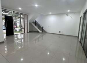 Sale Rumah Cluster Atlanta Boulevard di PIK 2 Kondisi Unfurnished Uk. 10 x 15 M2 lokasi di kosambi, tersedia melalui melalui situs Lamudi