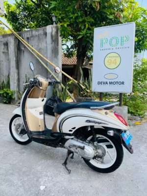Jual bekas Scoopy 2012 putih Deva motor,lokasi di Denpasar Timur