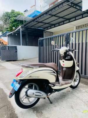 Jual bekas Scoopy 2015 cream ORI Deva motor,lokasi di Denpasar Timur