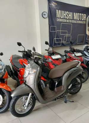 Jual bekas SCOOPY FI STYLISH 2018, SEPERTI BARU, MUHSHI MOTOR.,lokasi di Babakan Ciparay