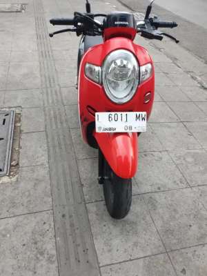 Jual bekas Scoopy Sporty th 2018 mulus pool pjk baru,lokasi di Bubutan