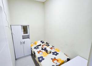 Sewa Kamar Kost Rungkut Asri Timur. Depan Kampus UPN Surabaya lokasi di kalirungkut, tersedia melalui melalui situs Lamudi