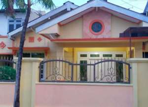 SEWAKONTRAK RUMAH SIAP HUNI DI DELTASARI INDAH WARU DEKAT BANDARA JUANDA lokasi di waru-1, tersedia melalui melalui situs Lamudi