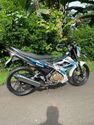 Jual bekas Suzuki satria F150 putih 2014 kaya baru,lokasi di Kalisari