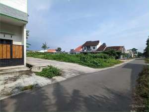 Tanah Apik Dekat Stadion Maguwoharjo Jl. Raya Tajem Sleman Yogyakarta lokasi di Kalasan, tersedia melalui melalui situs Olx