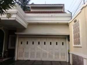 Tanah Dan Rumah 2 Lantai Bagus Di JL Tarumanegara Cirendeu lokasi di Ciputat Timur, tersedia melalui melalui situs Olx