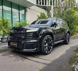 Jual bekas TDP 100JT Landcruiser GR 2024 low km LC,lokasi di 