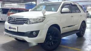 Jual bekas TDP 10JT Toyota Fortuner 2.7 G TRD Bensin-AT Putih 2013,lokasi di 
