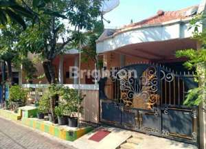 termurah jual rumah siap huni Rungkut Barata Luas tanah 200m2, bangunan 1,5 lantai. bisa untuk usaha, bisa untuk kost2an, harga 1,5M nego sampe deal lokasi di rungkut-menanggal, tersedia melalui melalui situs Lamudi