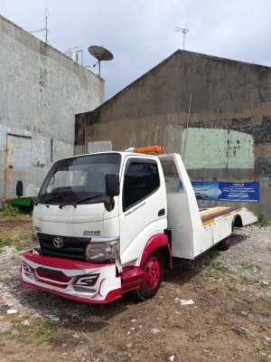 Jual bekas Toyota Dyna 110ETTowing Car Carrier Surat Lightruk,lokasi di 