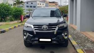 Jual bekas Toyota fortuner vrz 4x4 diesel matic 2019 hitam,lokasi di 