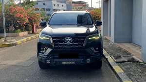 Jual bekas Toyota Fortuner VRZ GR Sport Kicksensor 2.8 Hitam 2022 Like New Record,lokasi di 