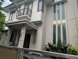 TURUN HARGA RUMAH ASRI DI PERUM. GADING ARCADIA DI PEGANGSAAN lokasi di Kelapa Gading, tersedia melalui melalui situs Olx