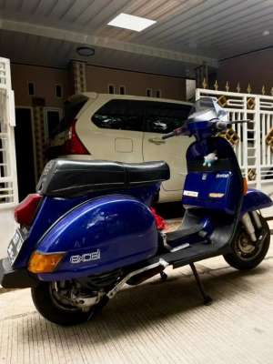 VESPA EXCEL 1995 150cc DIJUAL CEPAT lokasi di Bojonggede, tersedia melalui melalui situs Olx
