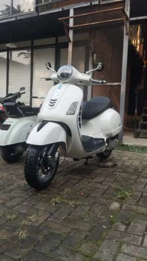 Jual bekas Vespa Gts 150 3 v Ohlins MP3,lokasi di Cilandak