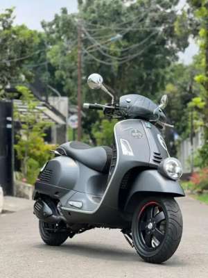 Jual bekas Vespa gtv sei giorni 2021 km 1800gts 300 gts300 gtv 300 gts jb,lokasi di Kembangan