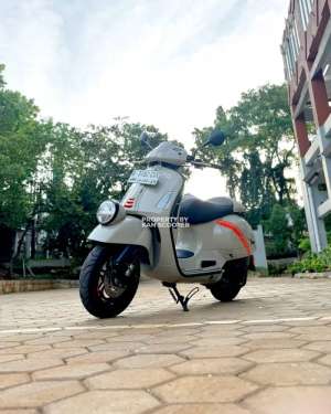 Jual bekas VESPA GTV SEI GIRONI 300cc HPE KEYLESS 2023 BERGARANSI,lokasi di Jajar