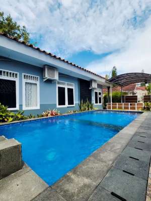 Villa Luas Bagus di Kota Bunga Full Furnished lokasi di Cipanas, tersedia melalui melalui situs Olx