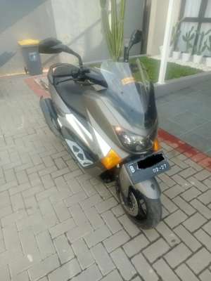 Jual bekas Yamaha NMAX 2017 Non ABS KM Rendah Jarang Pakai,lokasi di Bekasi Barat