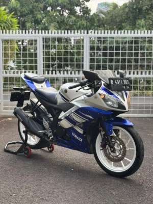 Jual bekas Yamaha R15 V2 2014,lokasi di Kembangan